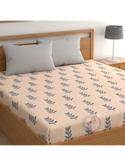 CHHAVI INDIA - Pastel Peach Leaf Print King Microfiber Bedsheet with 2 Pillow Cover