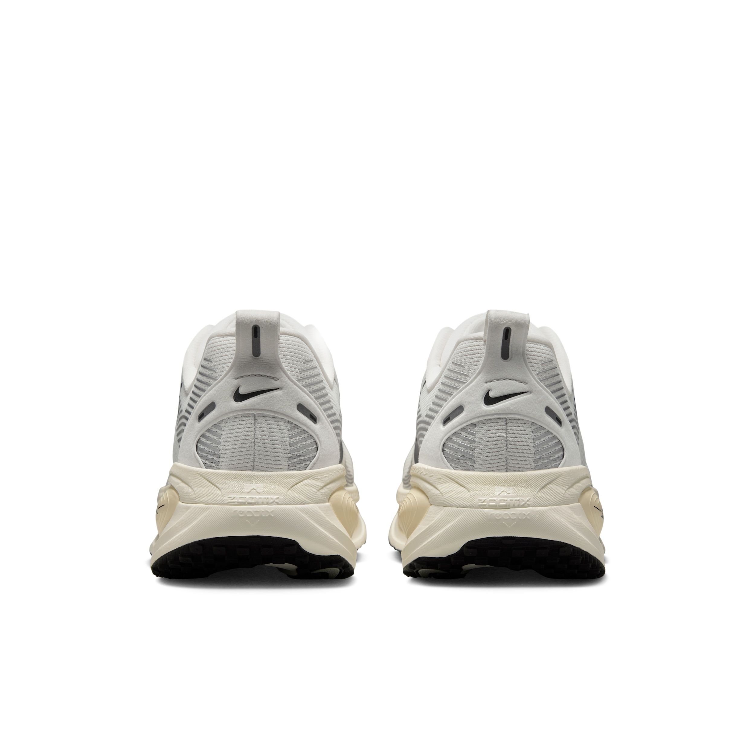 Buy Nike Vomero 18 Men's Road Running Shoes Online | Nike India