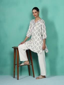 Shree - Women Cotton Flex Off White Printed Kurti