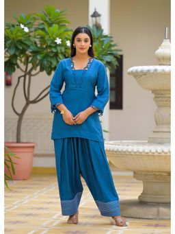 Aavanya - Blue V-Neck Solid Kurta With Salwar