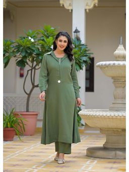 Aavanya - Green Cotton Shirt Collar A-Line Solid Kurta With Pant