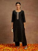 Black color option, Sold out, Currently selected