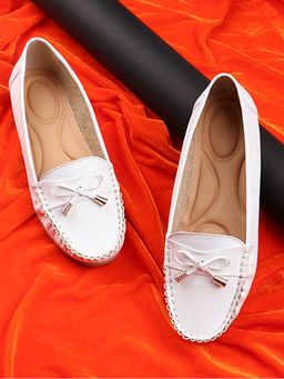 Shoetopia - Girls White Ballerinas with Bows Flats