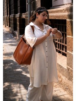 The Indian Ethnic Co. - Off White Solid Slub Cotton Straight Kurta