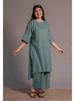 The Indian Ethnic Co. - Green Solid Slub Cotton Straight Kurta