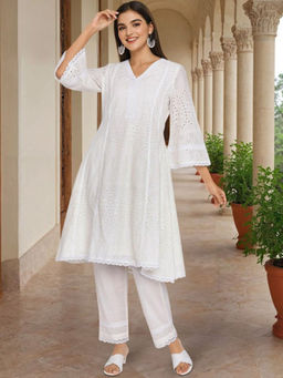 ISHIN - Off White Women Floral Embroidered Regular Pure Cotton Kurta With Pant (Set of 2)