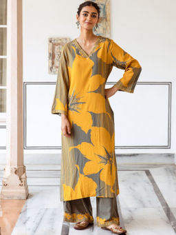 ISHIN - Mustard Women Floral Printed Regular Kurta With Pant (Set of 2)