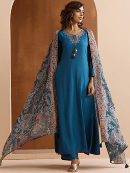 ISHIN - Teal Women Printed Thread Work Velvet Kurta With Pant & Dupatta (Set of 3)