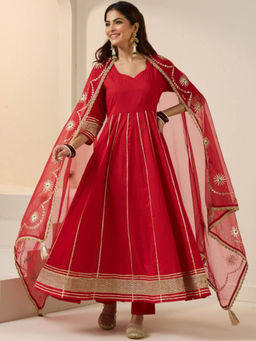 ISHIN - Red Women Embroidered Regular Kurta With Pant & Dupatta (Set of 3)