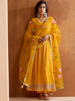 ISHIN - Yellow Women Printed Regular Kurta With Pant & Dupatta (Set of 3)