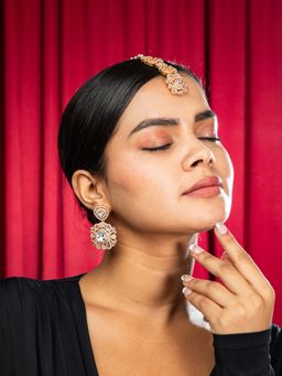 Niscka - White Gold Toned Polki Kundan Maangtikka with Earrings