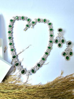 The Bling Girll - Green Oval Stones Necklace with Earrings