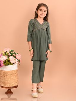 Lilpicks - Girls Ethnic Motifs Zardozi Cotton Empire Kurta with Pant-Green (Set of 2)