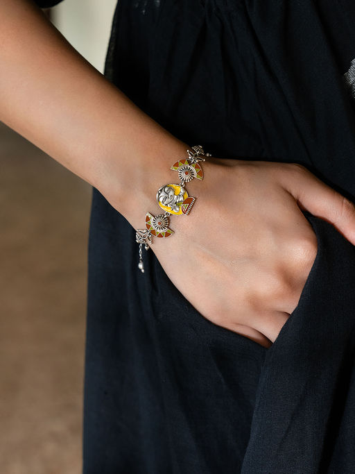 Shaya by CaratLane 925 Silver Shaya by CaratLane Shokhi Bracelet in Oxidised