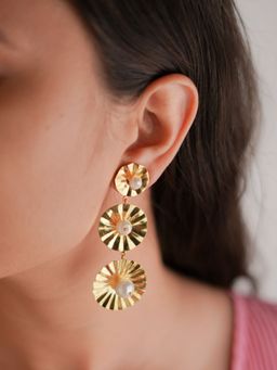 ALSO-A LOOK TO STAND OUT - Handmade Flower With Pearl Earrings