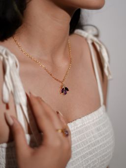 ALSO-A LOOK TO STAND OUT - Honey Bee Pendant Necklace