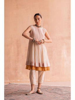 SWATTI KAPOOR - Svet Beige Round Neck Kurta