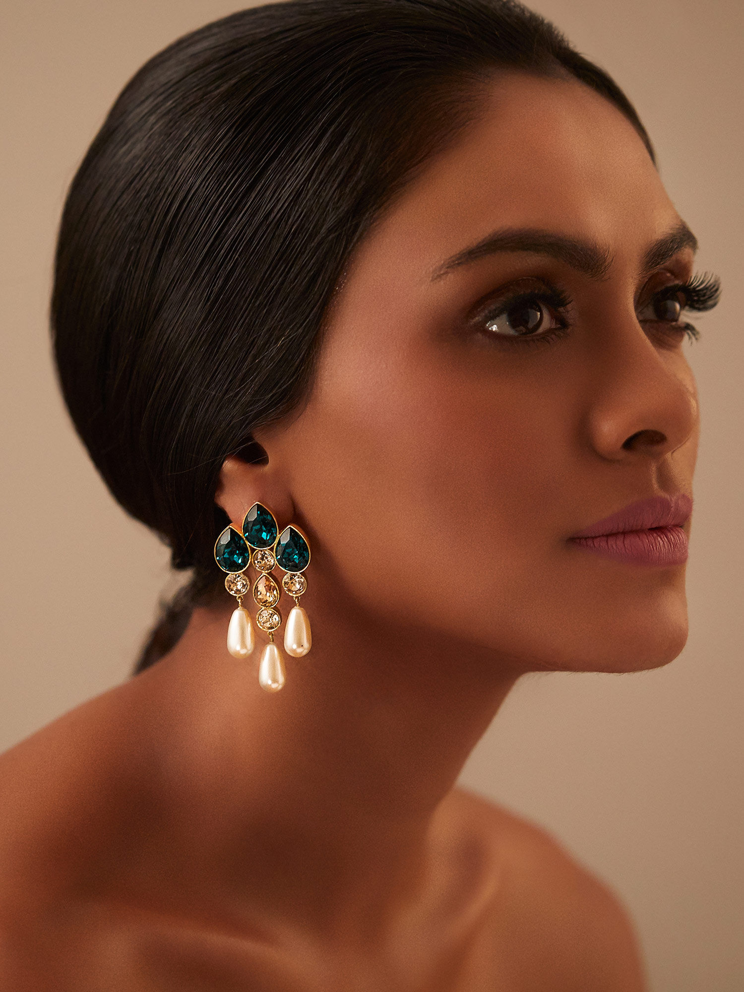 Confluence Earrings Buy Confluence Pernia Qureshi Eternal Emerald Crystal Pearldrop Earring Online Nykaa Fashion Pernia qureshi is an eminent indian dancer, designer and fashion entrepreneur who has also has pernia qureshi was born in lahore, pakistan to an indian father hailing from rampur, moin qureshi.