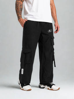 Fitleasure - Men Solid Black Relaxed Fit Cargo