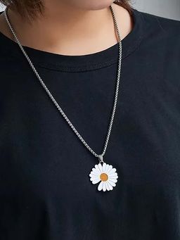 Salty Alpha - Women White Snowdrop Necklace