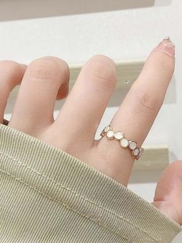 Salty - Women off White Halo Opal Gold Ring