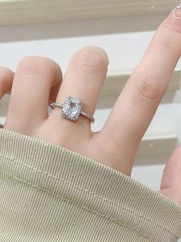 Salty - Women Span Studded Solitaire Ring