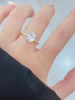 Salty - Women Oval-Cut Diamond Ring