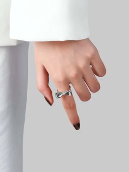 Salty - Women Bow Stone Studded Ring