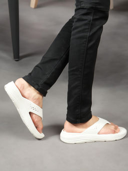 Carlton London - Men Perforated Comfort Flipflops