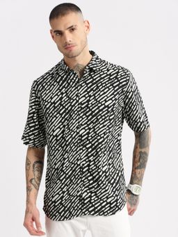 SHOWOFF - Mens Short Sleeves Spread Collar Cotton Abstract Black Casual Shirt