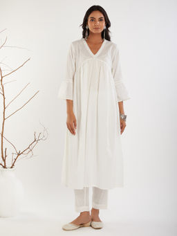 SHAABA CLOTHING - White V-Neck Cotton Kurta and Pant (Set of 2)