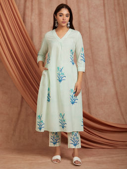 SHAABA CLOTHING - Blue Hand Block Printed Cotton V-Neck Kurta and Pant (Set of 2)