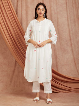 SHAABA CLOTHING - Off-White Hand Block Printed Round Neck Cotton Kurta and Pant (Set of 2)