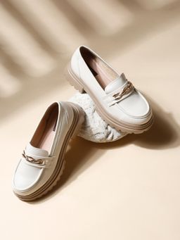 VALIOSAA - Cream Casual Loafers