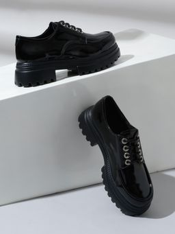 VALIOSAA - Black Casual Derbies