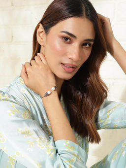 Fabindia - Women Silver Pleated White Kada (2.6)