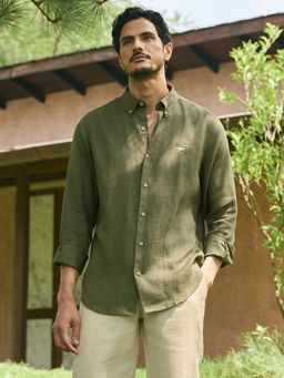 Andamen - Men Pure Linen Regular Fit Casual Shirt - Olive