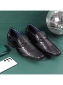 Black color option, Sold out, Currently selected