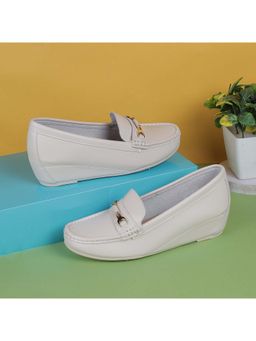 Metro - Women Beige Loafers