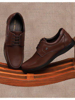 Monte Carlo - Men Brown Solid Leather Lace Up Round Toe Derbies