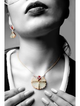 La marque-M - White Fan Diamond Necklace