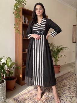 Autumnlane - Women Black Poppi Jet Printed Dress