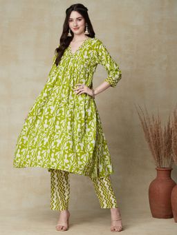 FASHOR - Ethnic & Chevron Printed A-Line Pleated Kurta with Pant Green (Set of 2)