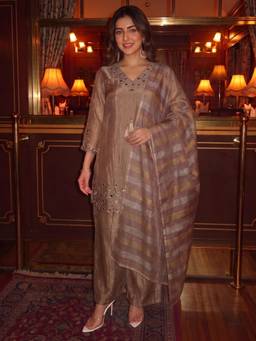 Autumnlane - Kimaya Mauve Razzle Handwork Kurta Palazzo And Dupatta