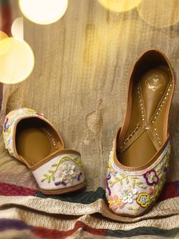 YASSIO - Tahira Jutti Effortless Beauty with Layered Floral Embroidery