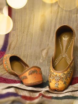 YASSIO - Wafiya Jutti Bask in Sunshine with Golden Sequins and Floral Design
