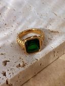 Green color option, Currently selected