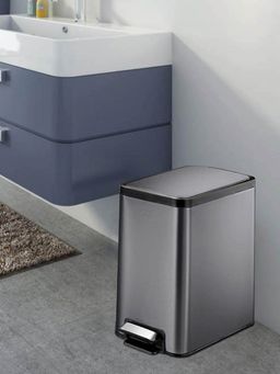 OBSESSIONS - Fingerprint Resistant Step Dustbin , 8 Litres, Black Steel