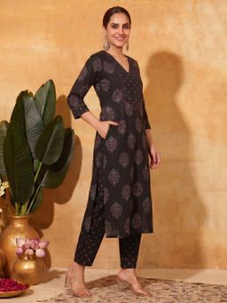 Kami Kubi - Doby Cotton Printed Kurta with Pant and Dupatta with Hand Block Dupatta