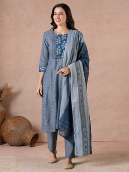 Kami Kubi - Straight Fit Textured Kurta with Pant and Dupatta with Handwork